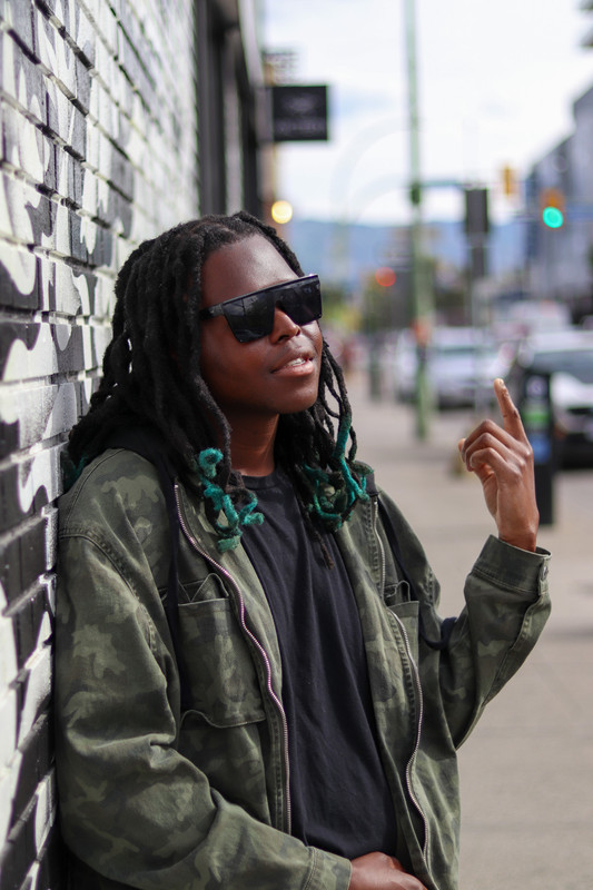 VAKAYLO Preloader Image