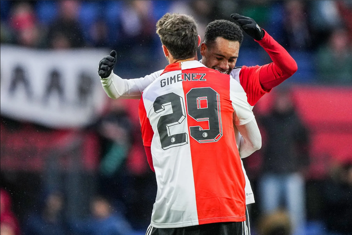 Santiago Giménez brilla en el partido del Feyenoord contra el Emmen