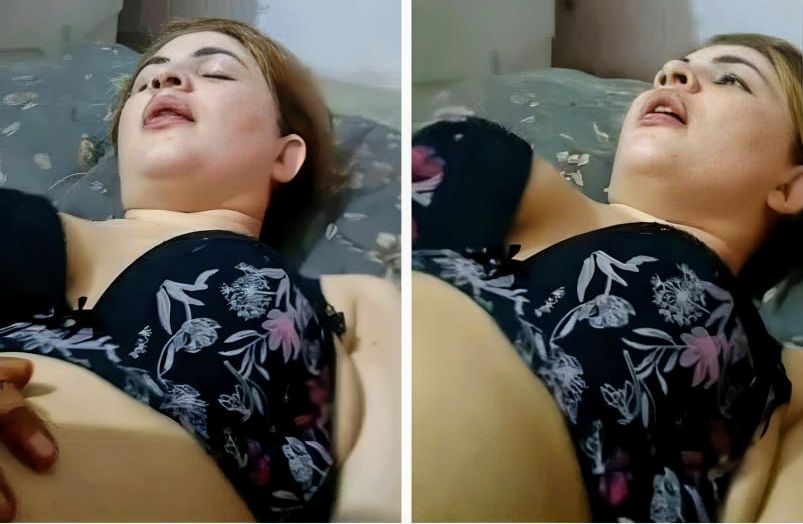 Husband fingering in her pussy she gets more satisfied nude video