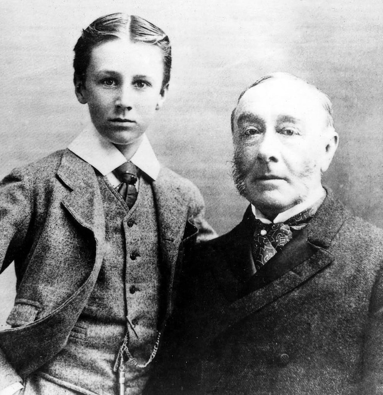 Franklin Delano Roosevelt con su padre JamesRoosevelt en 1885