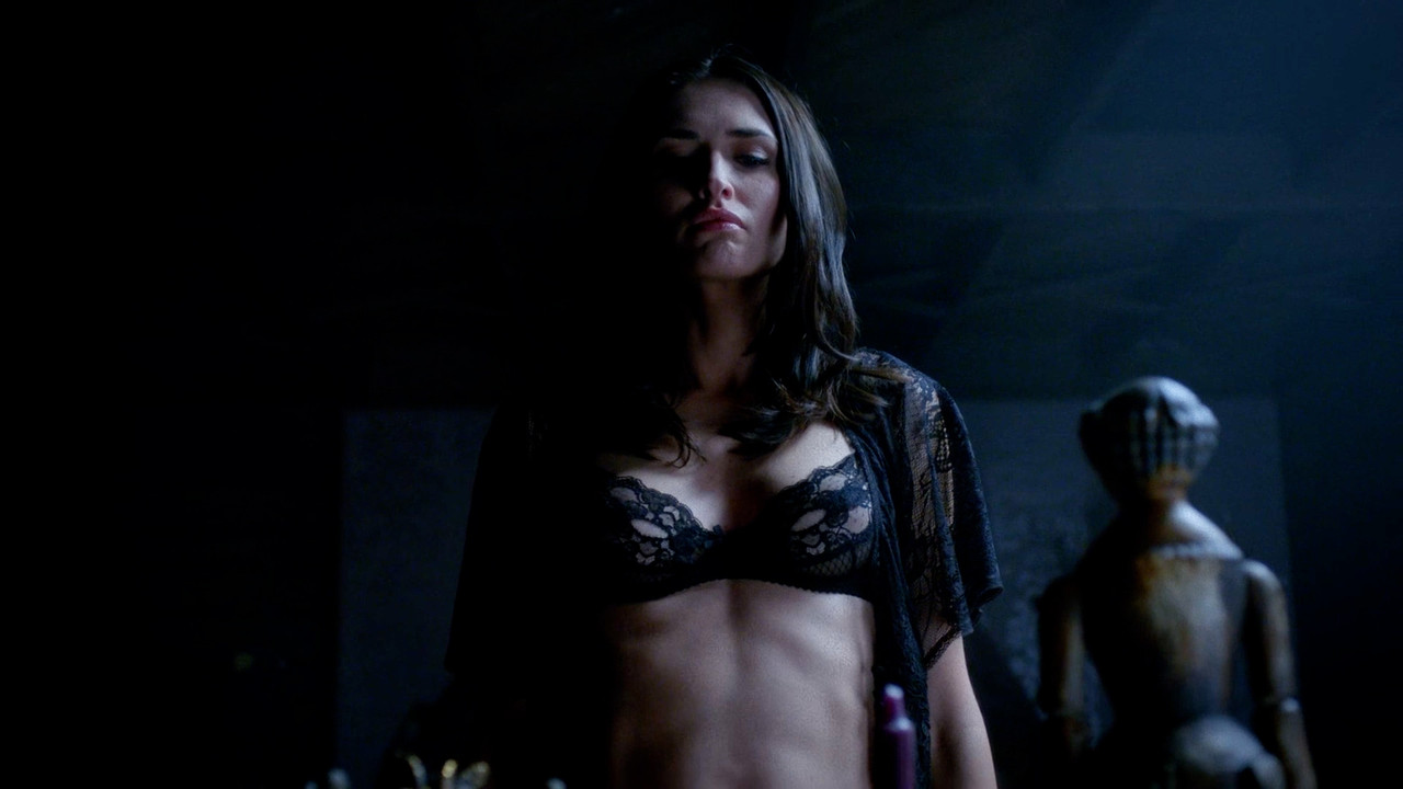 Karolina Wydra True Blood 00 06 56 16 Still045