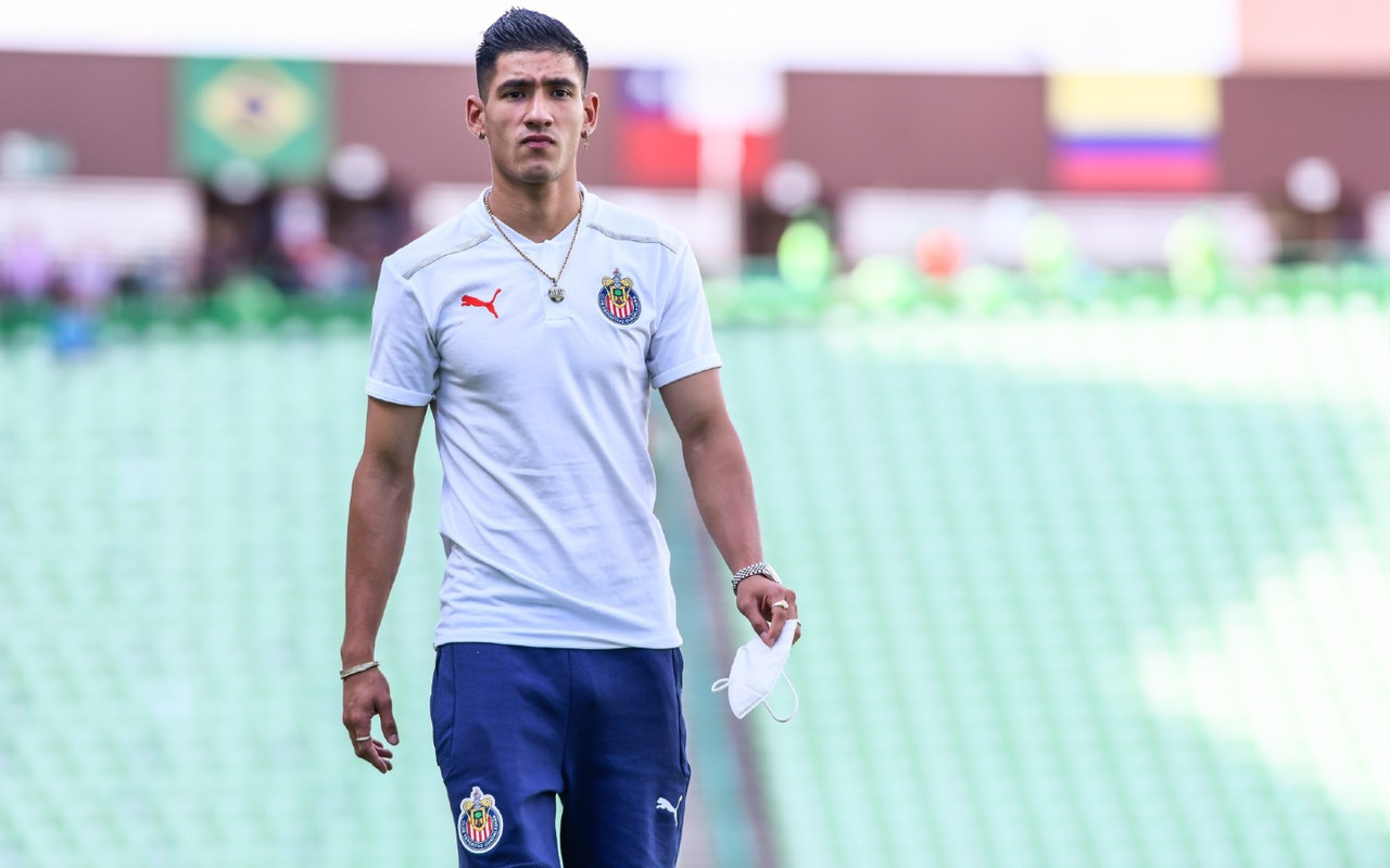 Chivas hace limpia interna y deja “de patitas en la calle” a 4 jugadores claves