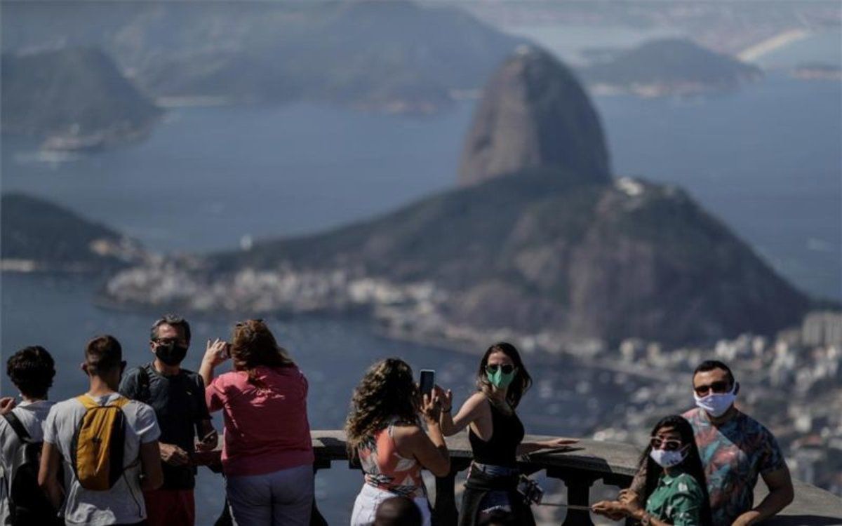 Ya no es obligatorio el uso de cubrebocas en espacios abiertos en Río de Janeiro