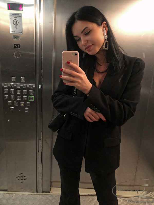 1EA4F368-FF7D-4006-951D-15F0BBEB4AA7