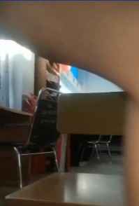 Pak Guru Lagi Ngajarin Praktek Di Kantor