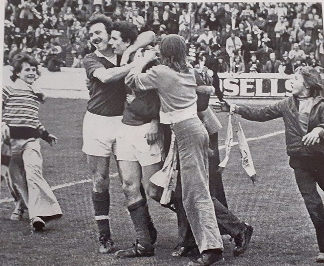 [Image: Terry-Curran-is-being-Congratulated-by-J...1975-7.jpg]