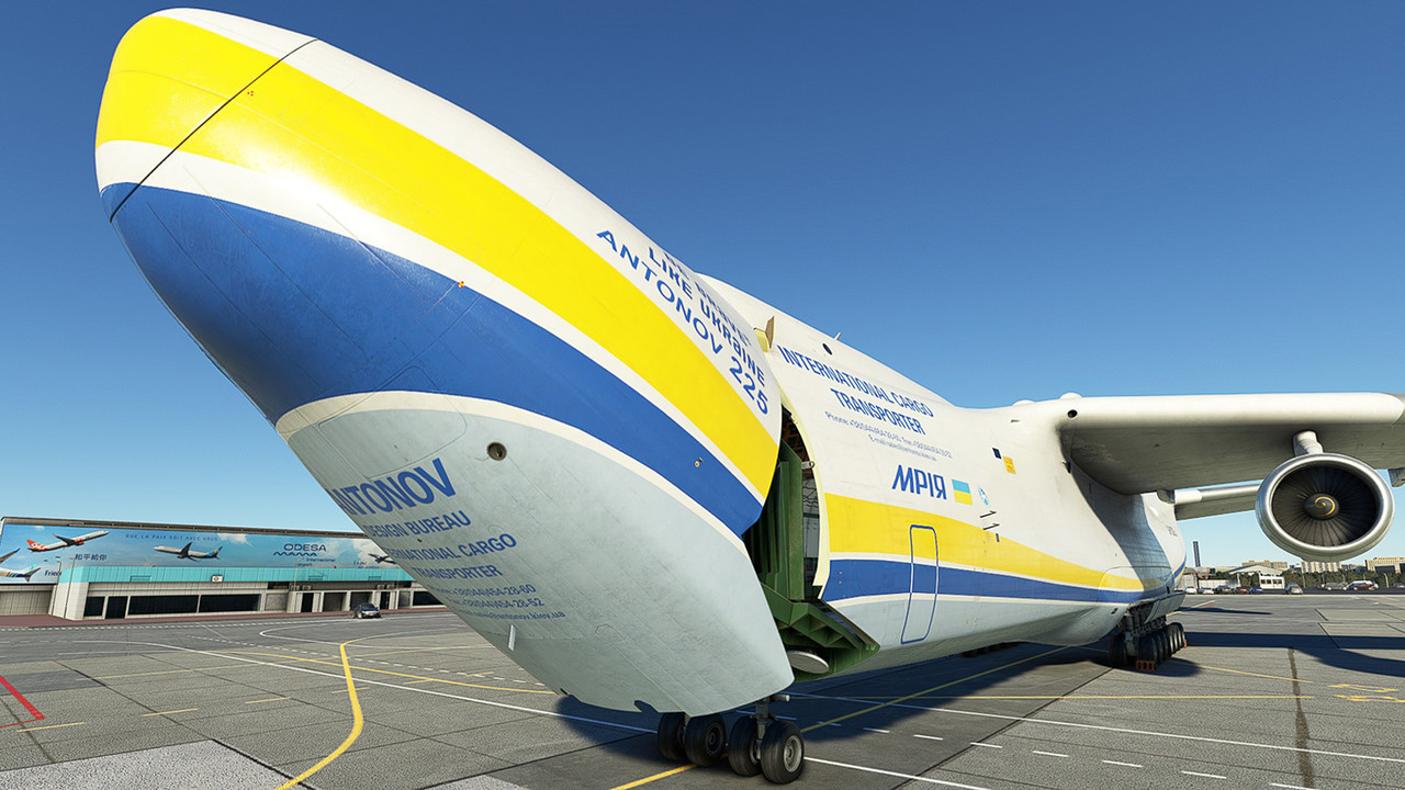 AN-225-at-Odesa-airport-UKOO-16.jpg