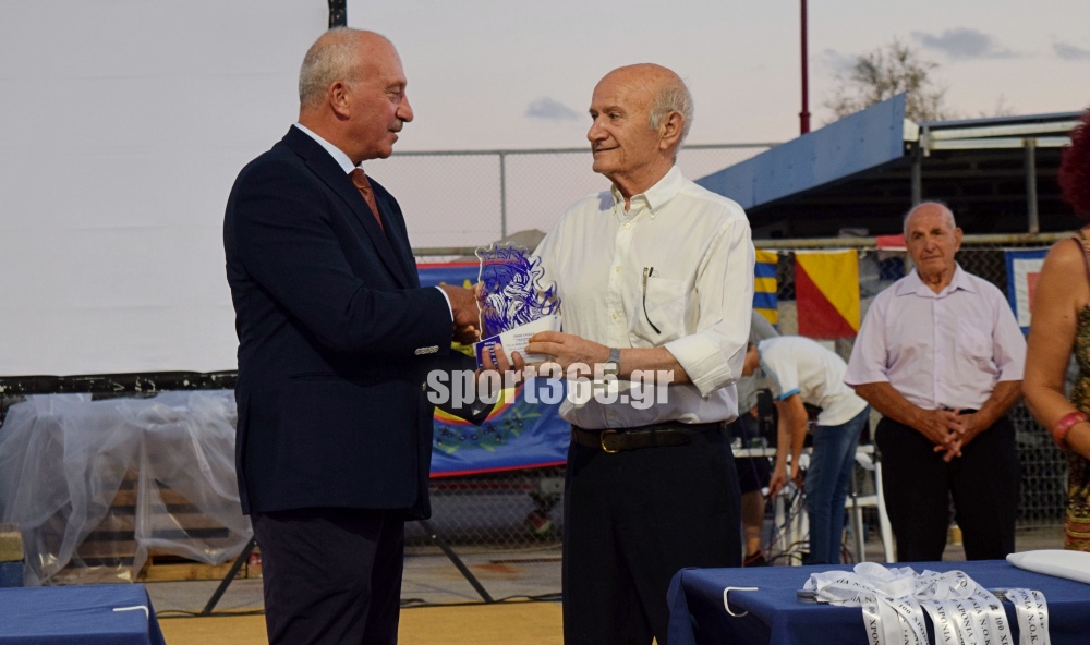 , 100 &Chi;&rho;ό&nu;&iota;&alpha; &Alpha;&theta;&lambda;&eta;&tau;&iota;&kappa;ή&sigmaf; &Pi;&rho;&omicron;&sigma;&phi;&omicron;&rho;ά&sigmaf;: &Omicron; &Nu;&alpha;&upsilon;&tau;&iota;&kappa;ό&sigmaf; Ό&mu;&iota;&lambda;&omicron;&sigmaf; &Kappa;&alpha;&lambda;&alpha;&mu;ά&tau;&alpha;&sigmaf; “&Omicron; &Pi;&omicron;&sigma;&epsilon;&iota;&delta;ώ&nu;” &gamma;&iota;ό&rho;&tau;&alpha;&sigma;&epsilon; &mu;&epsilon; &lambda;&alpha;&mu;&pi;&rho;ό&tau;&eta;&tau;&alpha; (&Epsilon;&iota;&kappa;ό&nu;&epsilon;&sigmaf; & &beta;ί&nu;&tau;&epsilon;&omicron;)