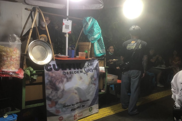 Salah satu penjual gultik di kawasan Blok M, Kebayoran Baru, Jakarta Selatan, Jakarta. Gultik menjadi salah satu kuliner populer di kawasan tersebut yang banyak digemari. 