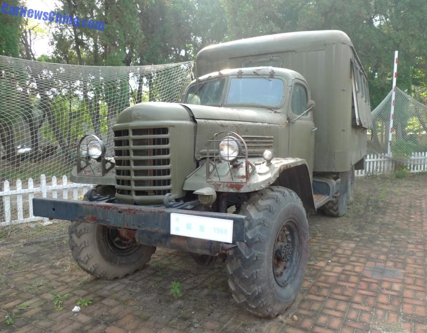 jiefang-command-vehicle-china-1