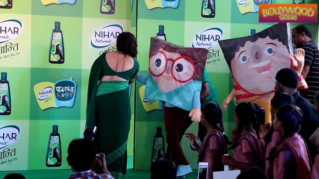 busty vidhya balan in saree.mp4_snapshot_01.12.837