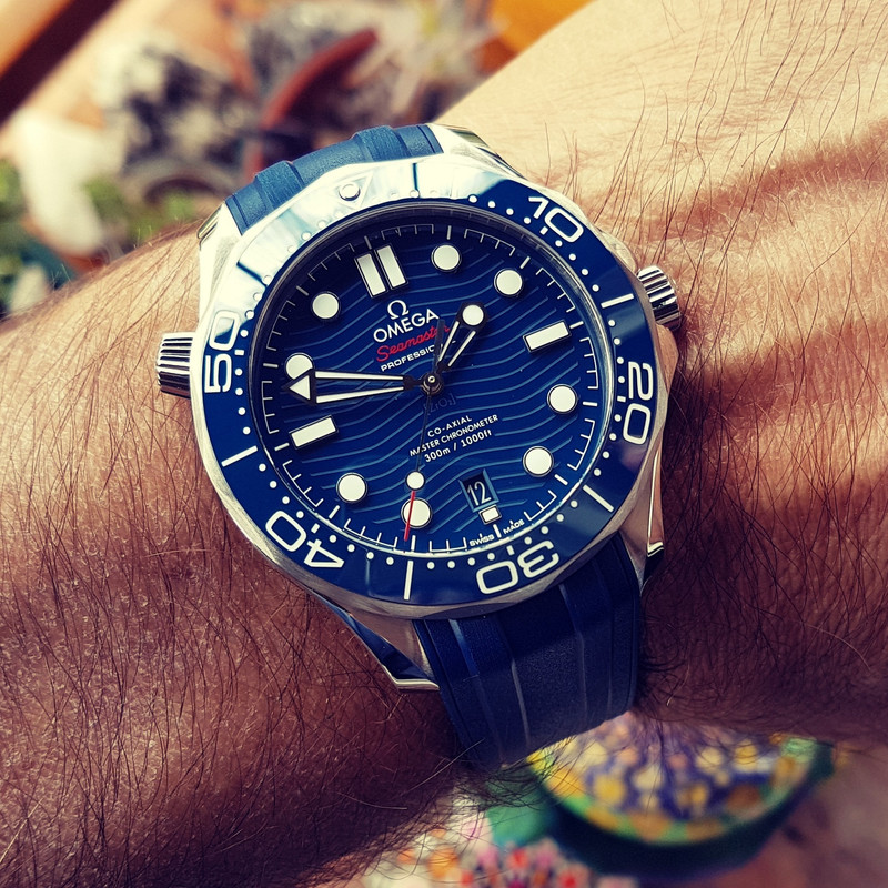 Ω Seamaster Professional Diver 300M Co-Axial Master Chronometer 42mm Cal. 8800 Blue (1)