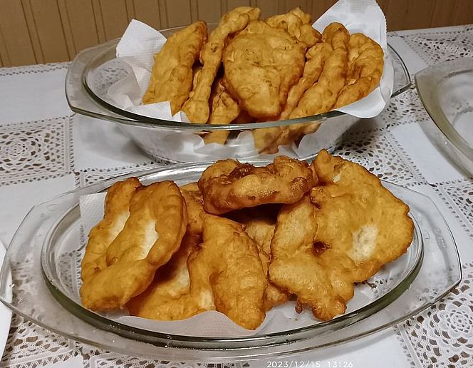https://i.postimg.cc/G2ZYsq9d/langos-20231215.jpg