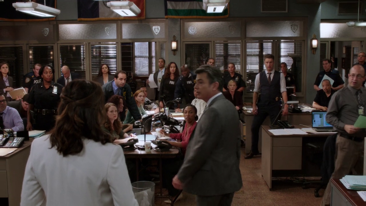 Law.Order.Special.Victims.Unit.S18E01.Terrorized.720p.WEB-HD.x264-Pahe.in-006