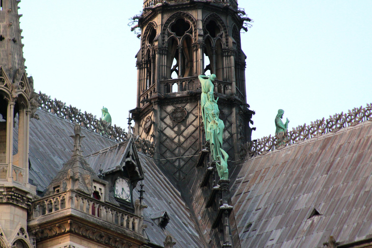 IMAGE: https://i.postimg.cc/G2b777GV/notre-dame-6-sphire-base-10-18-2017.jpg