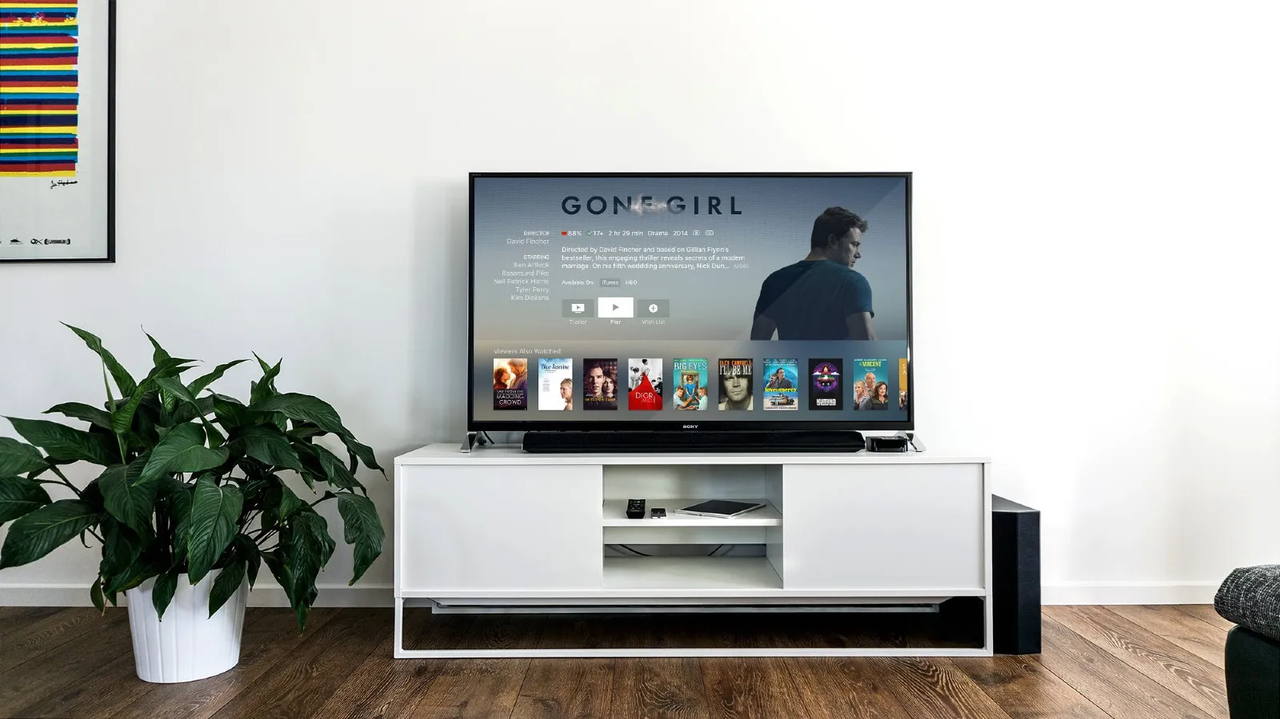 ¿Es mejor conectar tu Smart TV por cable o por WiFi? Descubre la diferencia