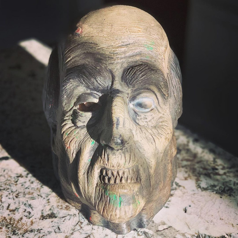 DON POST GHOUL GLOW VAMPIRE MASK 2