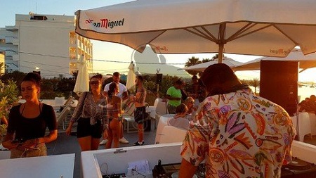 Beginner Dj Course - Learn How To Dj And Play In A Superclub by Omar Meho
