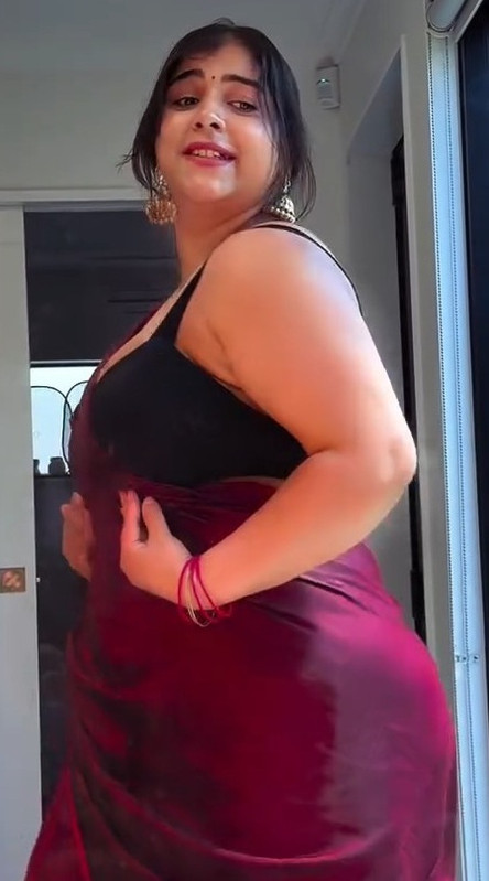 chubby busty figgure hot in red saree mp4 snapshot 00 04 451 Copy