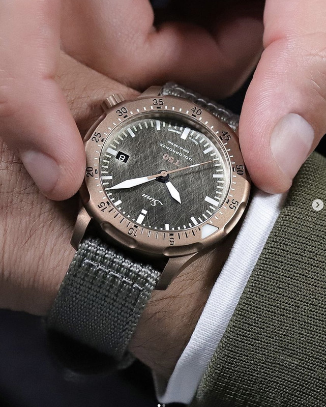 B3C58D27-9911-4C4A-BCEC-A0EF114EEB44