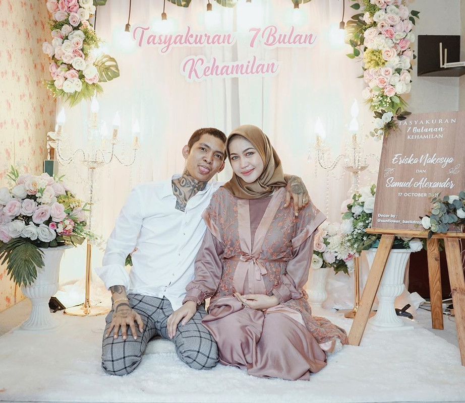 Young Lex dan Eriska syukuran kehamilan 7 bulan