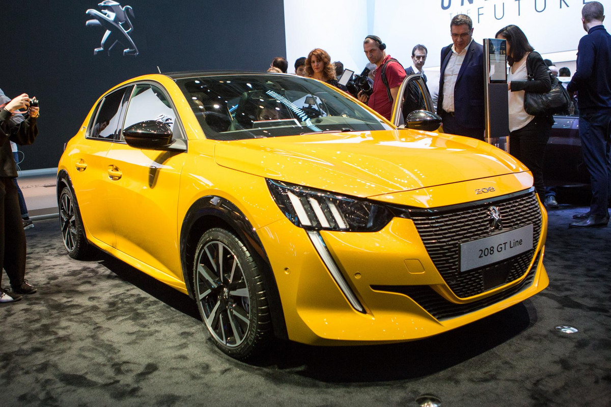 Peugeot 208 (2)