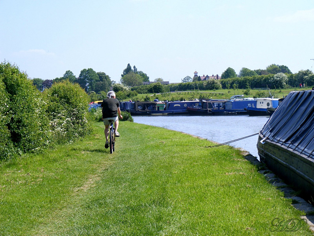 grove-lock-leighton-buzzard-cycling-HD.jpg