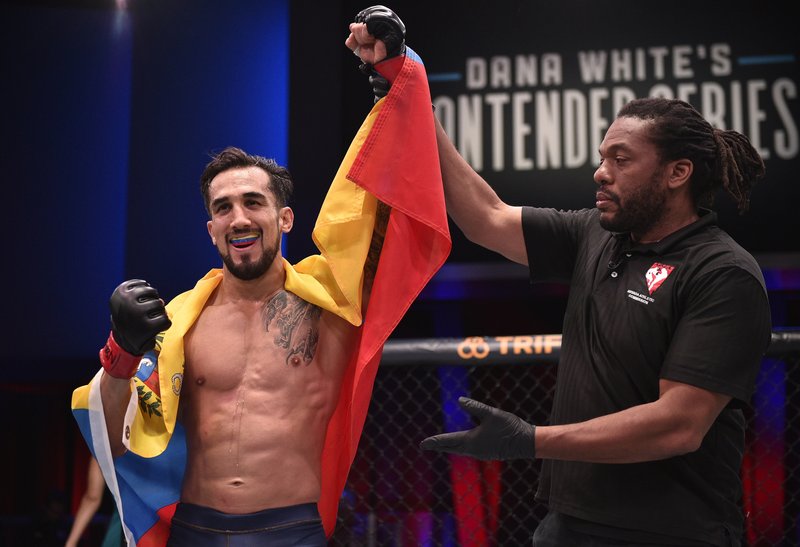 Омар Моралес срещу Шейн Йънг на UFC 260
