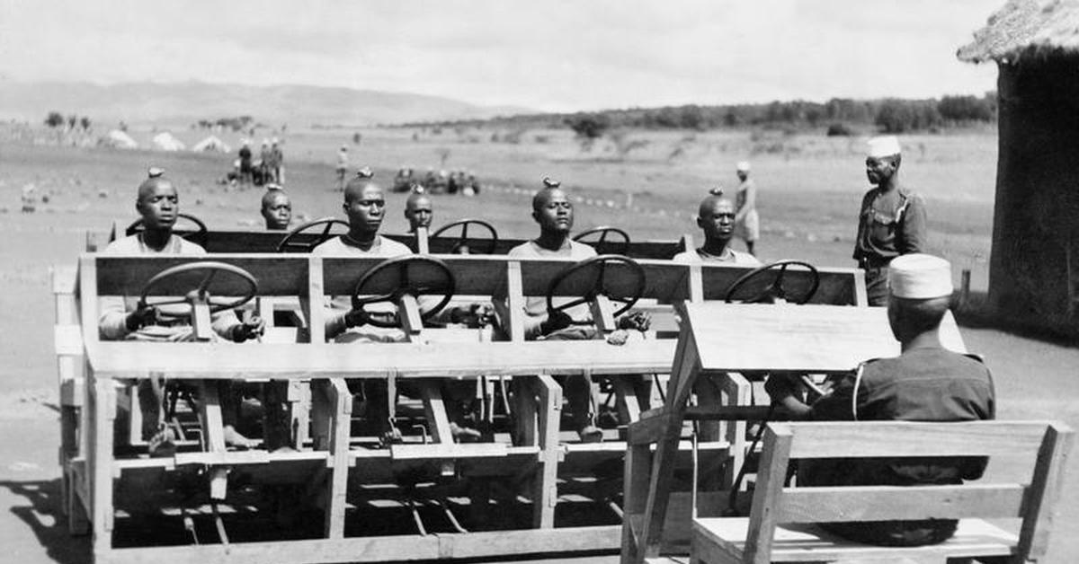 Обучение вождению африканских стрелков (King's African Rifles), 1943 год. Камень на голове