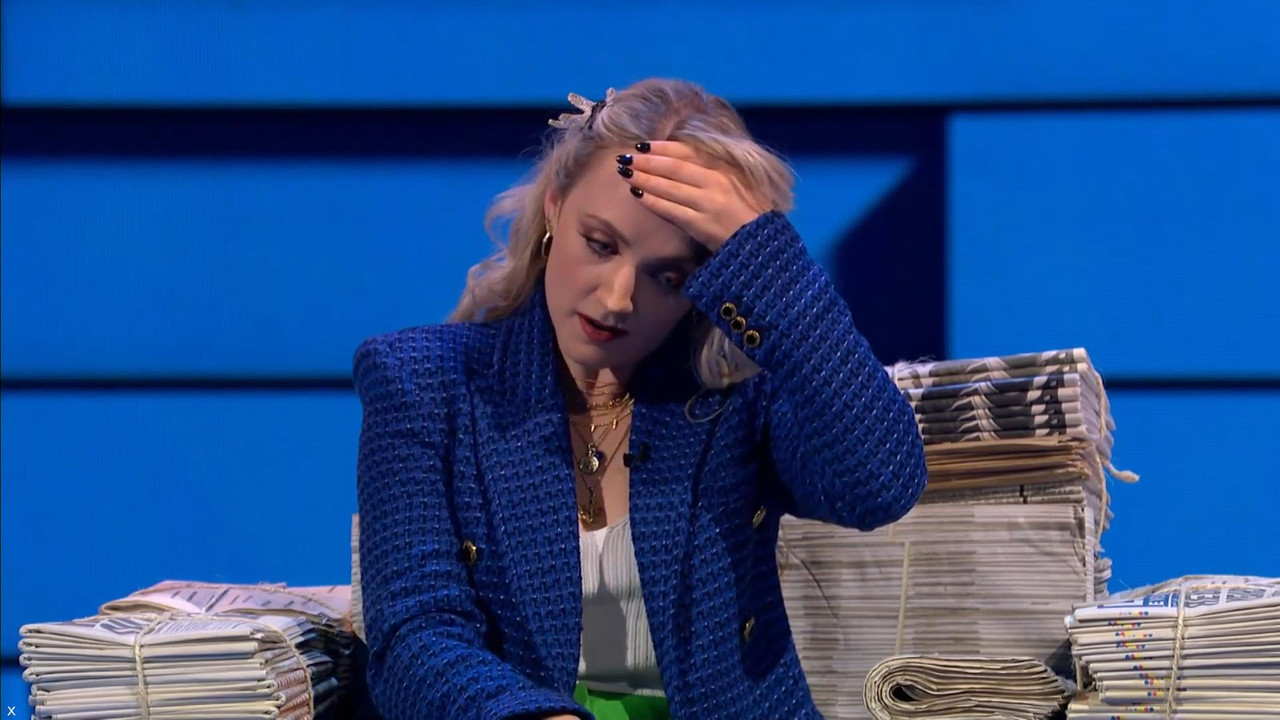 Evanna Lynch 041121.mp4_snapshot_07.16_[2021.11.04_23.55.29]