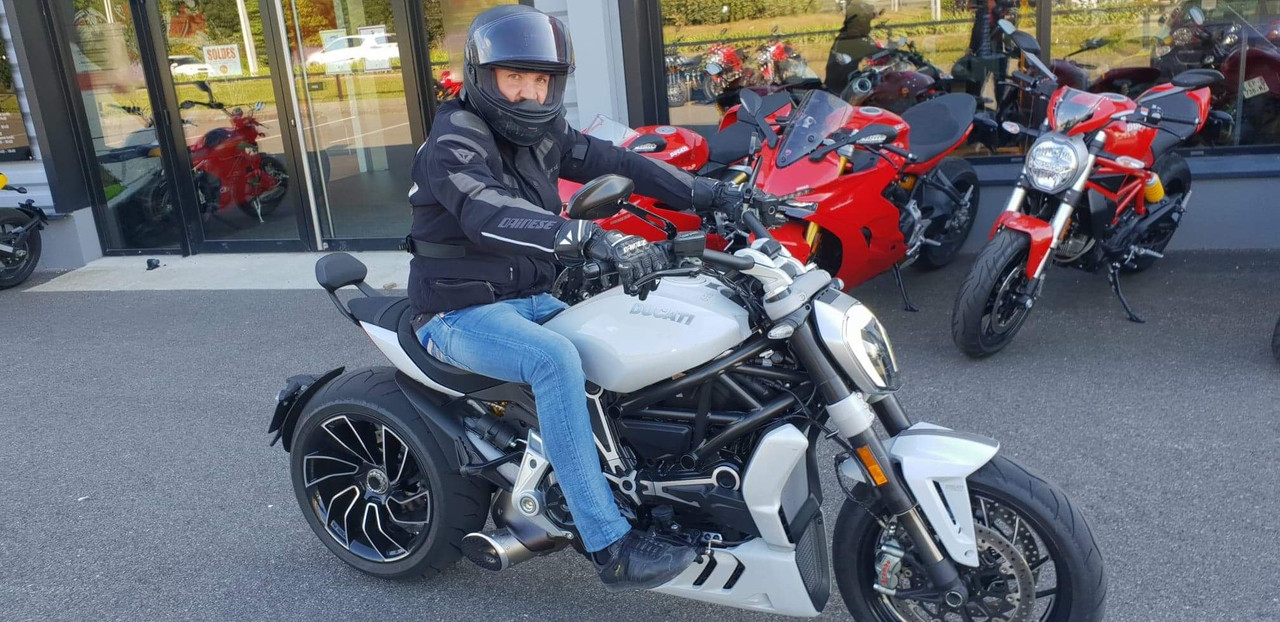 19C64587-BDF2-4B9F-BDF3-596BD81AC570