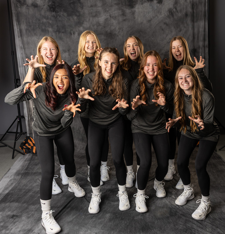 bv 221 Sierra Women s Beach Volleyball Team Uploaded on August 25 2025