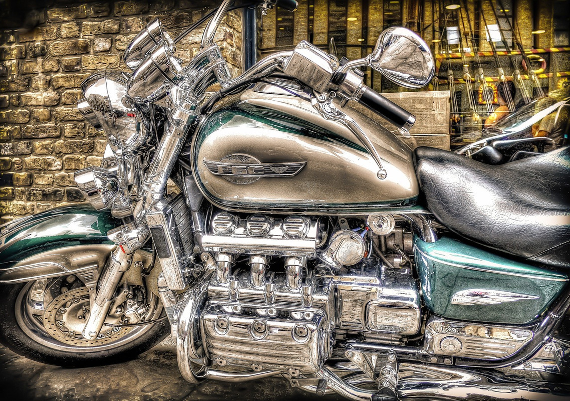silver-motor-bike-2387373-1280.jpg