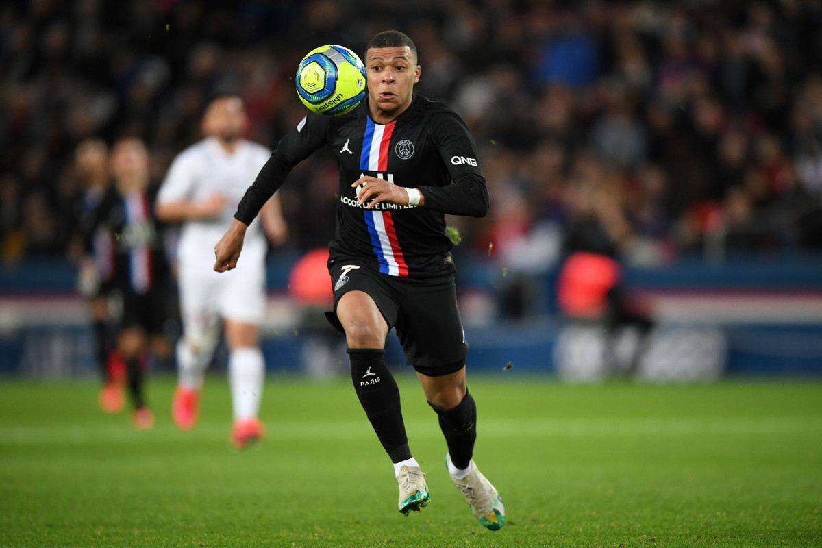 Kylian Mbappe Menolak Gaji Fantastis di PSG, Kontrak Baru Belum Diperpanjang.