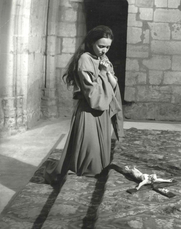 anna_karina_md48