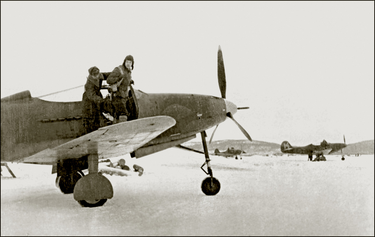 Bell-P-39-Airacobra-19GvIAP-258IAD-White-14-foreground-Karelian-Front-1943-01