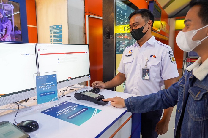 x
Artikel ini telah tayang di TribunTravel.com dengan judul KAI Hadirkan Layanan Face Recognition, Proses Boarding Kini Cukup Pindai Wajah, https://travel.tribunnews.com/2022/10/01/kai-hadirkan-layanan-face-recognition-proses-boarding-kini-cukup-pindai-wajah?page=2.
Penulis: Muhammad Yurokha May
Editor: Sinta Agustina