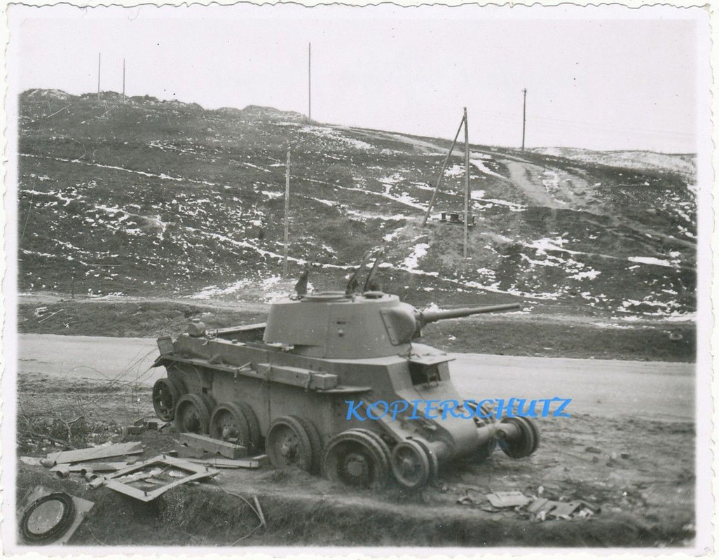 (T)_Beute Panzer russischer Panzer ohne Kette Technik Foto 2 WK