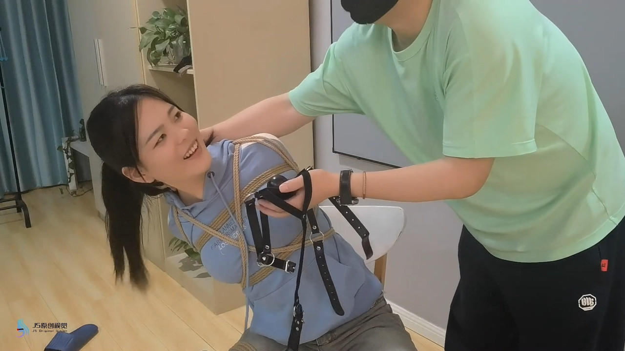 JS原创 梦琪欧式直臂椅子束缚.mp4_20240708_130720.140