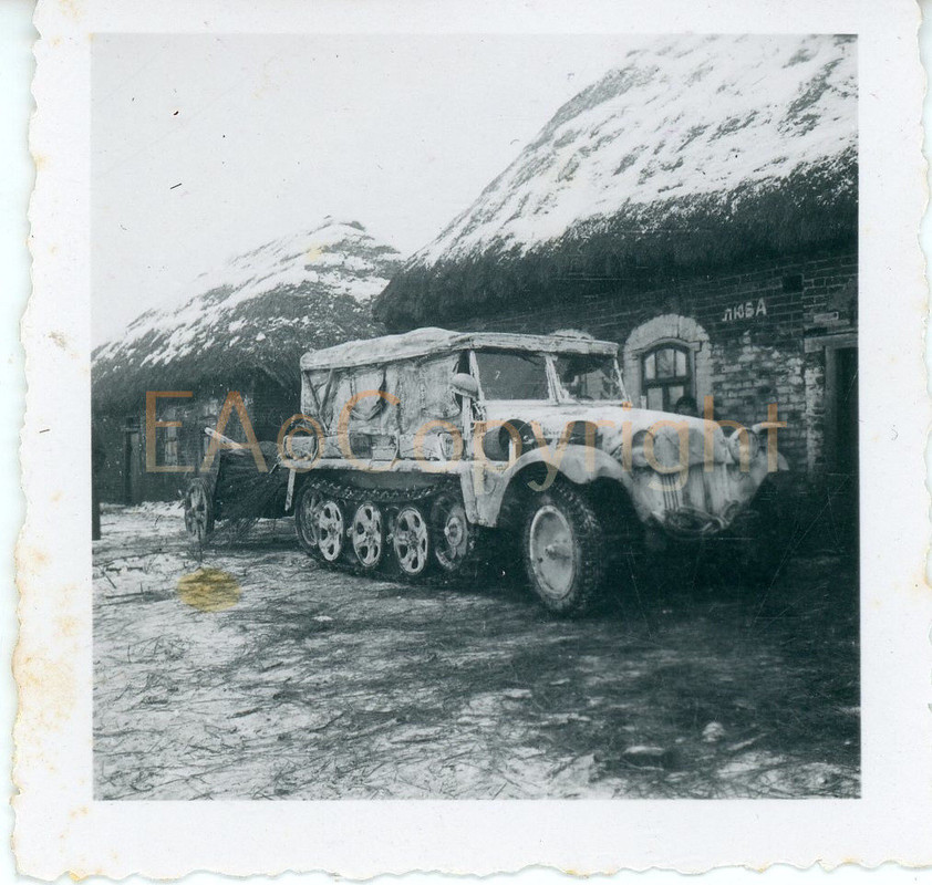 Russland Ukraine Tarn Camo Artillerie Halbkette Kämpfe Foto