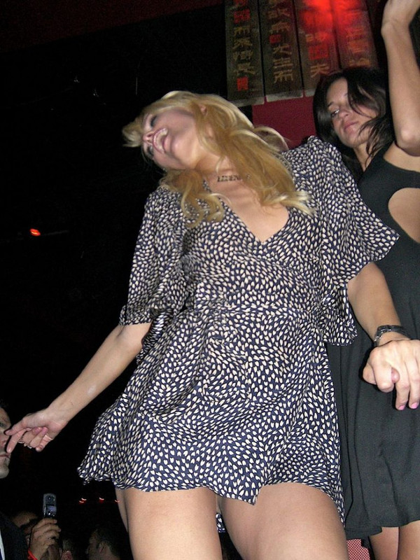 Paris-Hilton-Upskirt-3-768x1024
