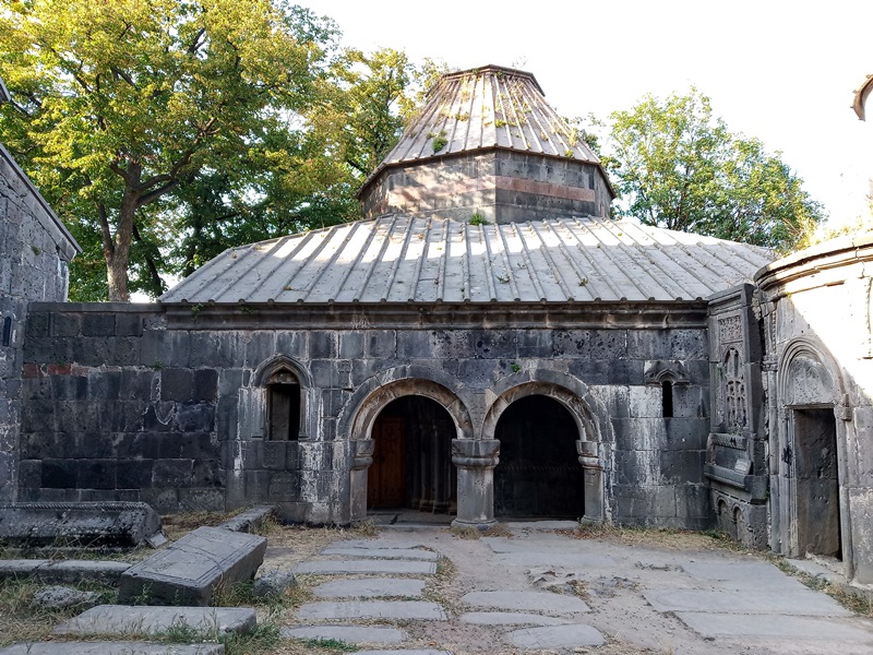Армения - страна храмов, гор, камней и...