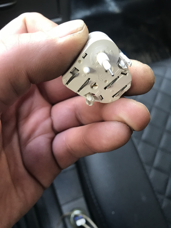 6ED6B923-5327-4E32-A97E-6C785149C136