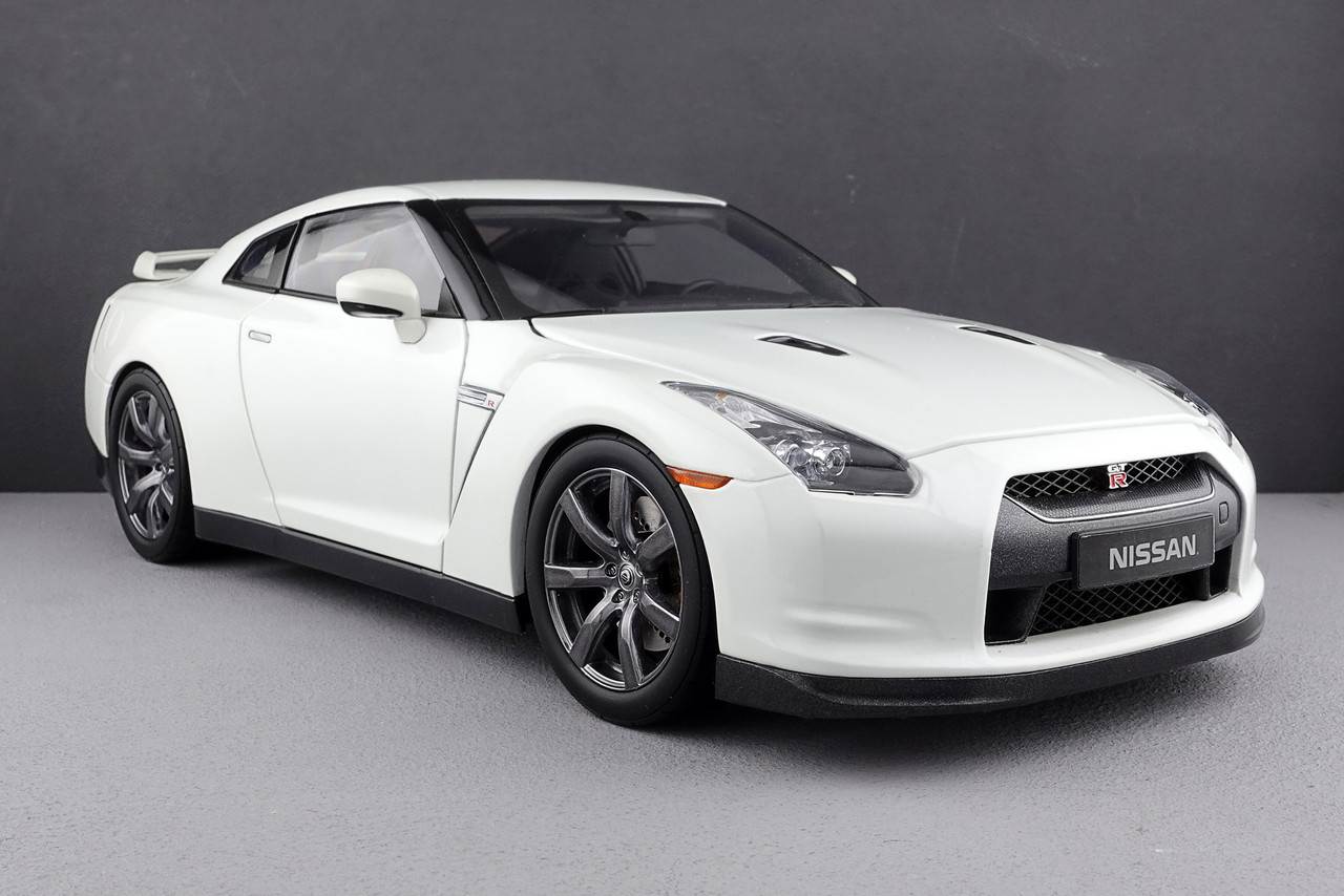 Nissan GT-R (R35) - Kyosho- 1:18 | DiecastXchange Forum