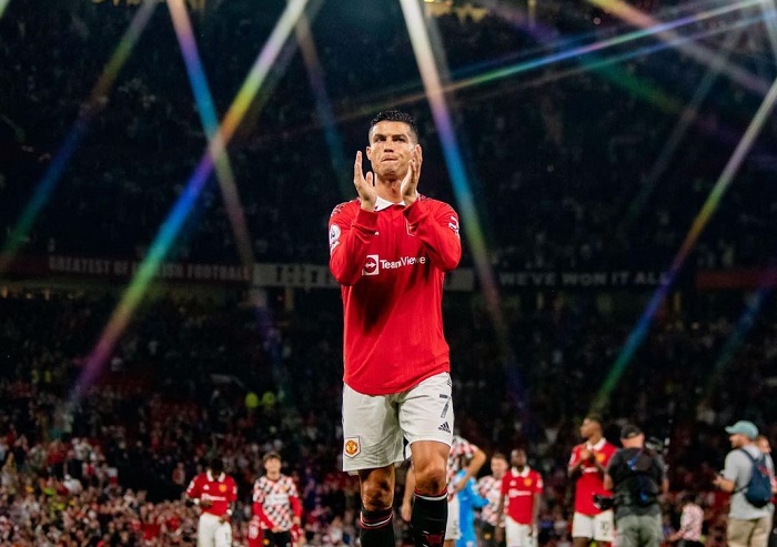 Bintang sepak bola Manchaster United, Cristiano Ronaldo, berencana membeli sebuah lapangan golf justru hanya untuk dihancurkan lantaran merusak pemandangan rumah barunya di Portugal.