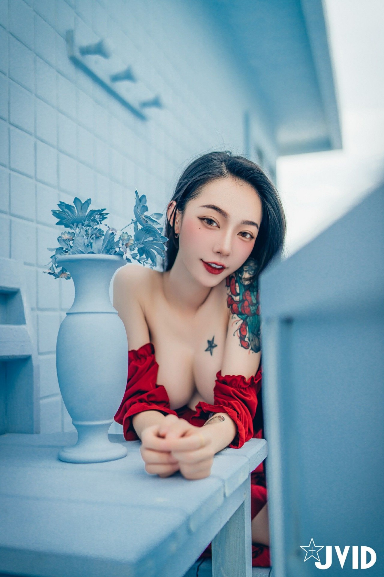 jvid 飄 飄《女神比基尼》美女写真，躺在浴缸场景，尽显性感姿态插图8