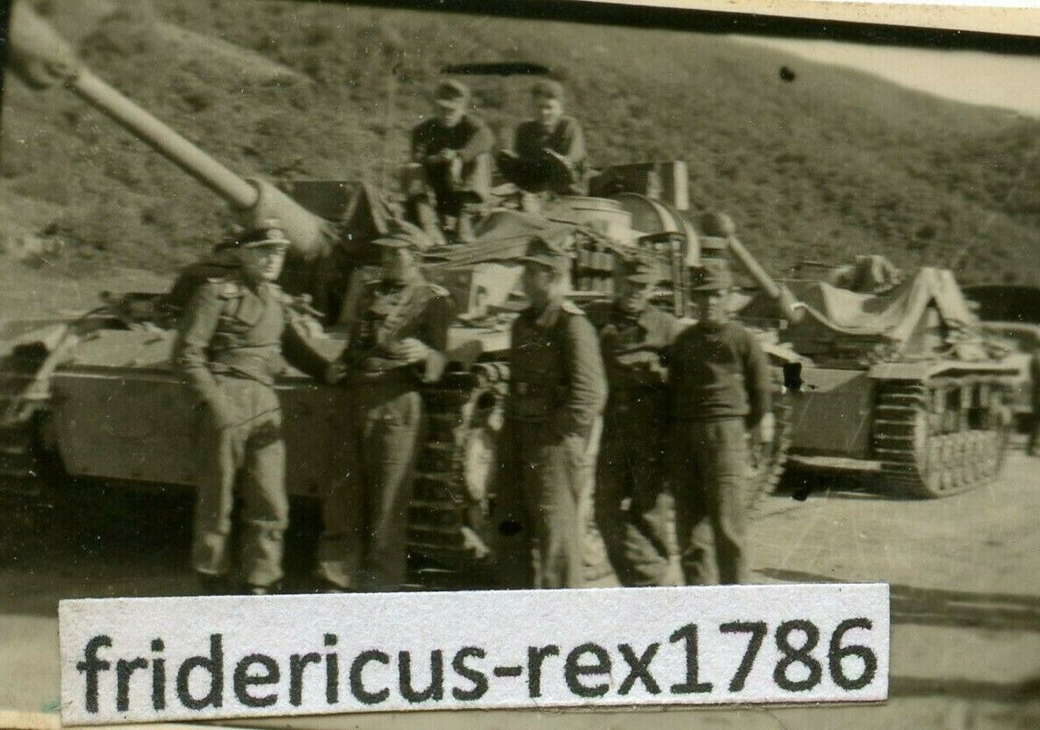Foto Ostfront Sturmgeschütz StuG Abt. in Bereitstellung Zeltplantarnung