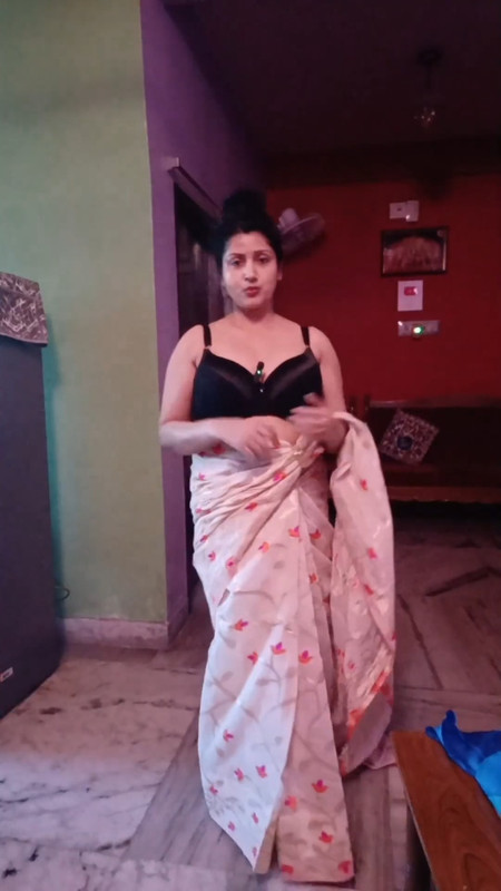 Bengali busty lady huge tits in black satin Bra mkv snapshot 00 12 319