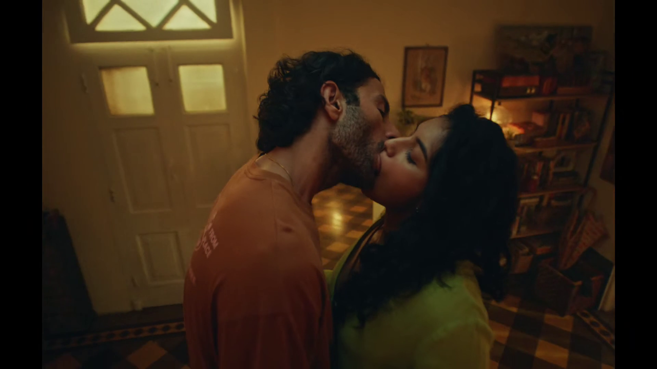 [Image: vlcsnap-2025-12-21-22h12m26s158.png]