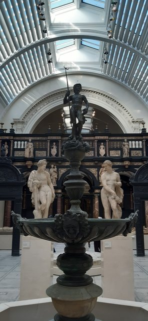 Escapada a Londres por la Exposición de Rafael (2022) - Blogs de Reino Unido - Llego a Londres y Victoria&Albert museum (15)